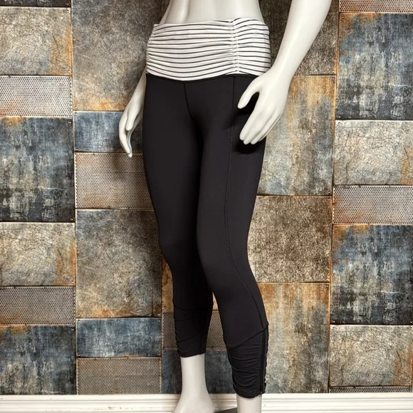 Lululemon Runday Crop Size 8 - Picture 10 of 15